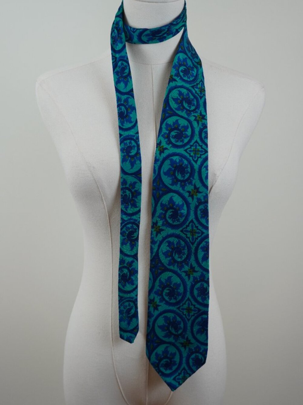 Thai silk 1970s 100% silk paisley tie